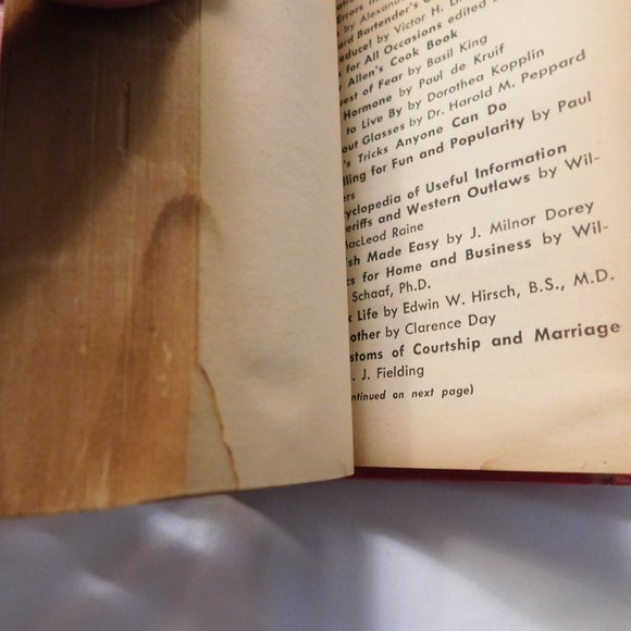 The Handy Book of Indoor Games Vintage Book 1949 - Picture 5 of 11